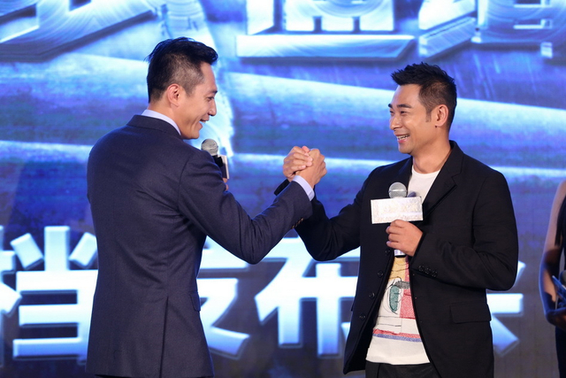 刘烨赵文卓扳手腕