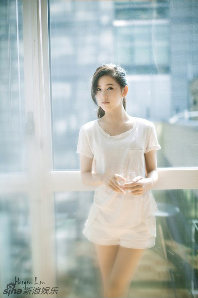 奶茶妹妹白衣显清纯