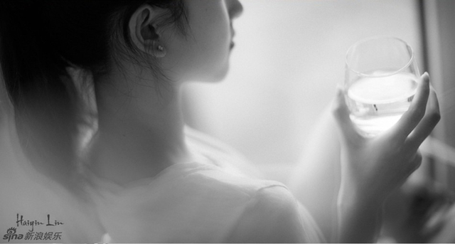 奶茶妹妹颈部纤细