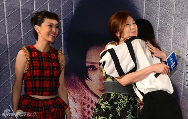 赵敏周芷若一抱泯恩仇