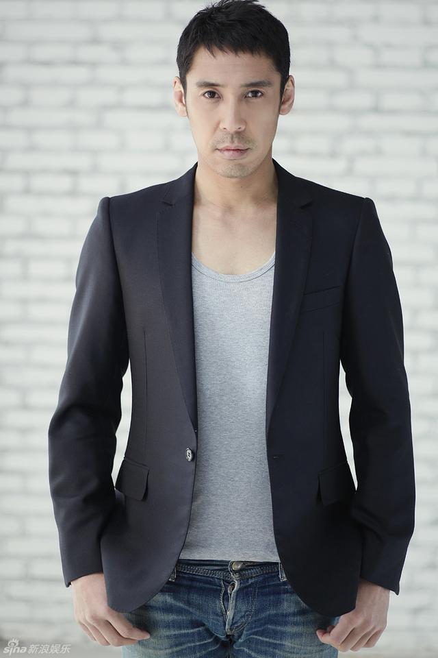 木幡龙写真彰显男人味
