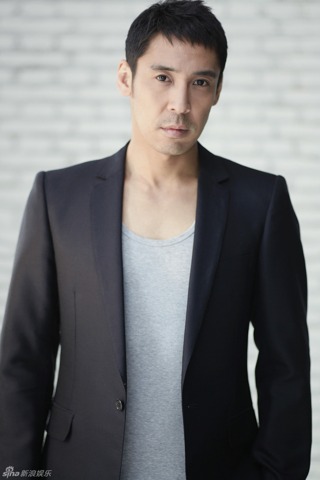 木幡龙写真彰显男人味