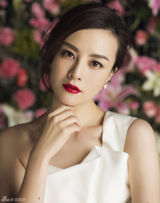 明星生日会 刘孜随性演绎优雅妩媚的女人花 新浪图片