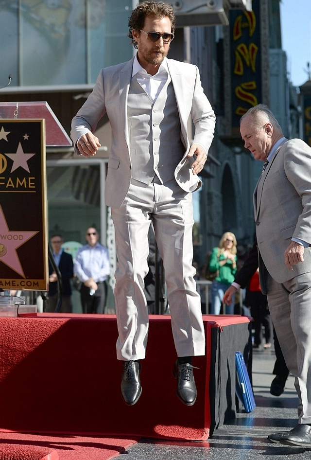 麦康纳克服地心引力