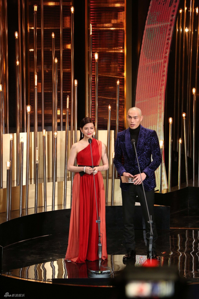 陈妍希与杨佑宁颁奖