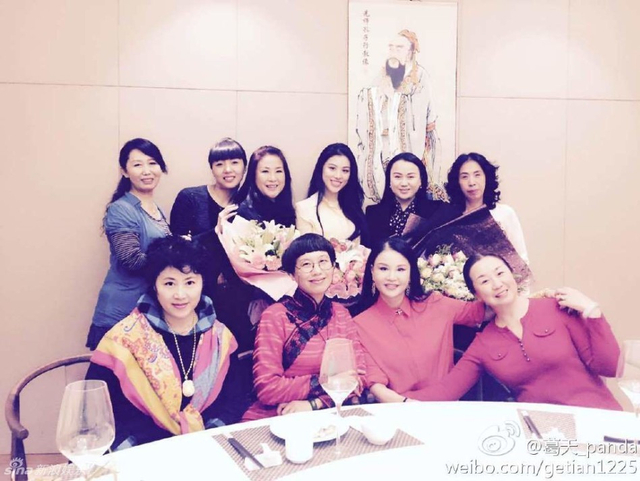 葛天和妈妈及亲友