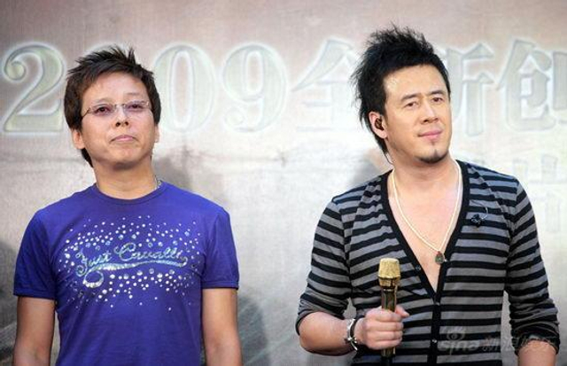 杨坤与弟弟合影