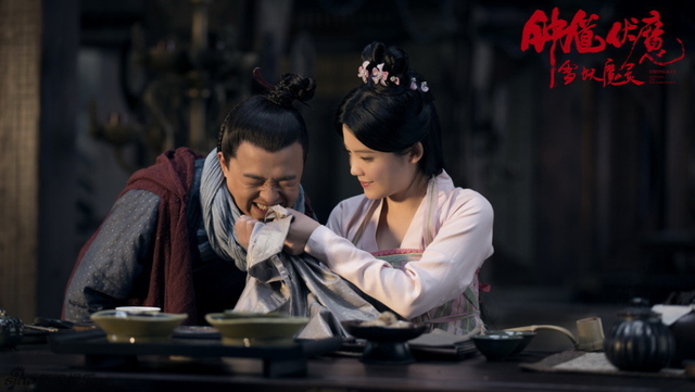 杨子姗饰“钟灵”与包贝尔饰“杜平”
