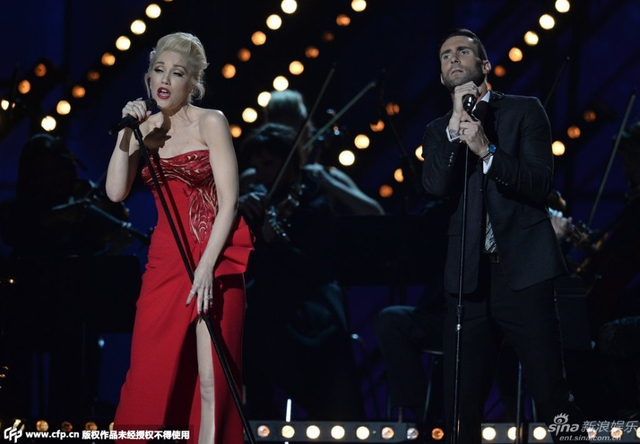 辣妈格温与亚当-莱文同台深情合唱