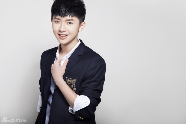 小鲜肉张逸杰写真首曝光