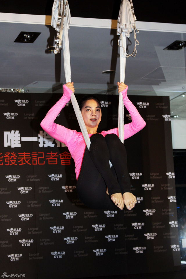 Ella空中劈腿柔软度好 或加进演唱会表演
