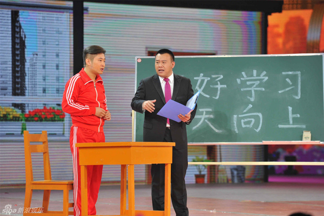 《超级笑星》人气组合“金霏曦比”表演