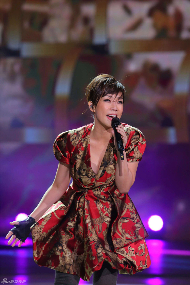 林忆莲再唱经典《至少还有你》