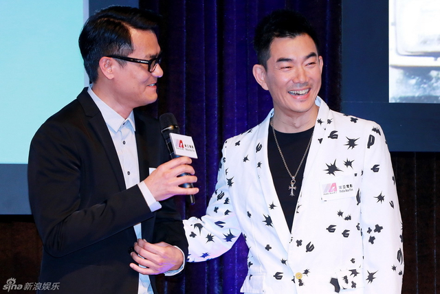 林家栋、任贤齐谈笑风声