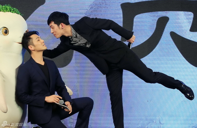 井柏然壁咚钟汉良