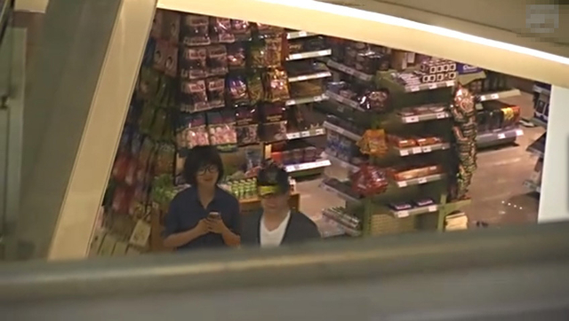 网曝陆川胡蝶领证 二人超市亲密搂腰被拍