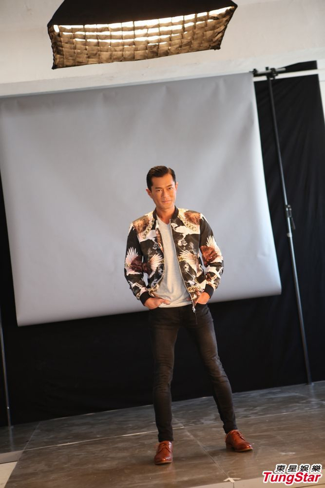 古天乐拍宣传照