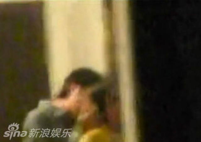 王大治亲吻董洁，一览无余= =。
