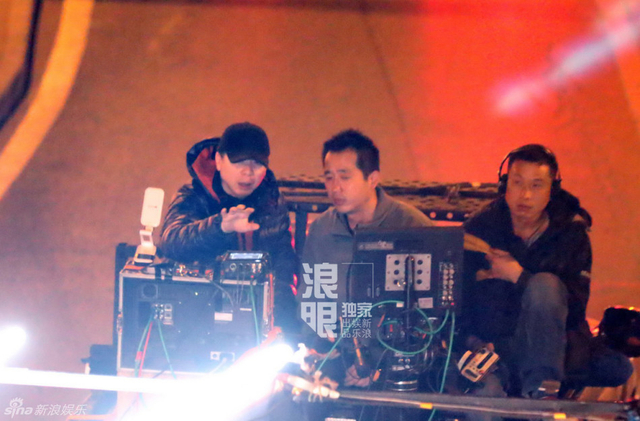 冯小刚汤唯熬夜拍新戏