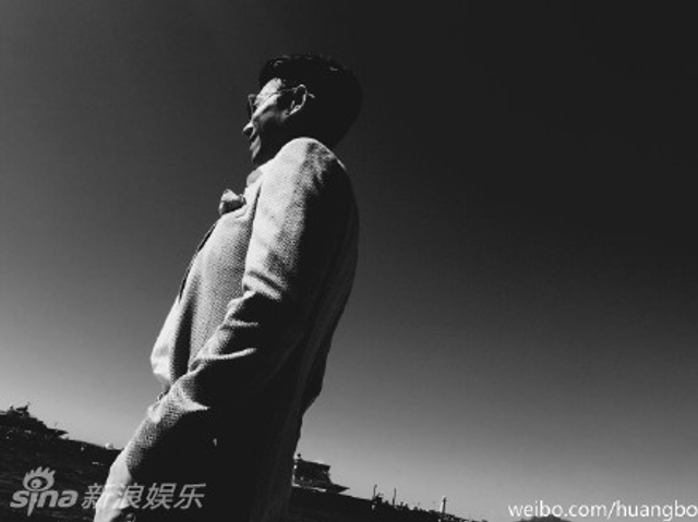 黄渤晒黑白摄影作品 舒淇Baby等明星入镜