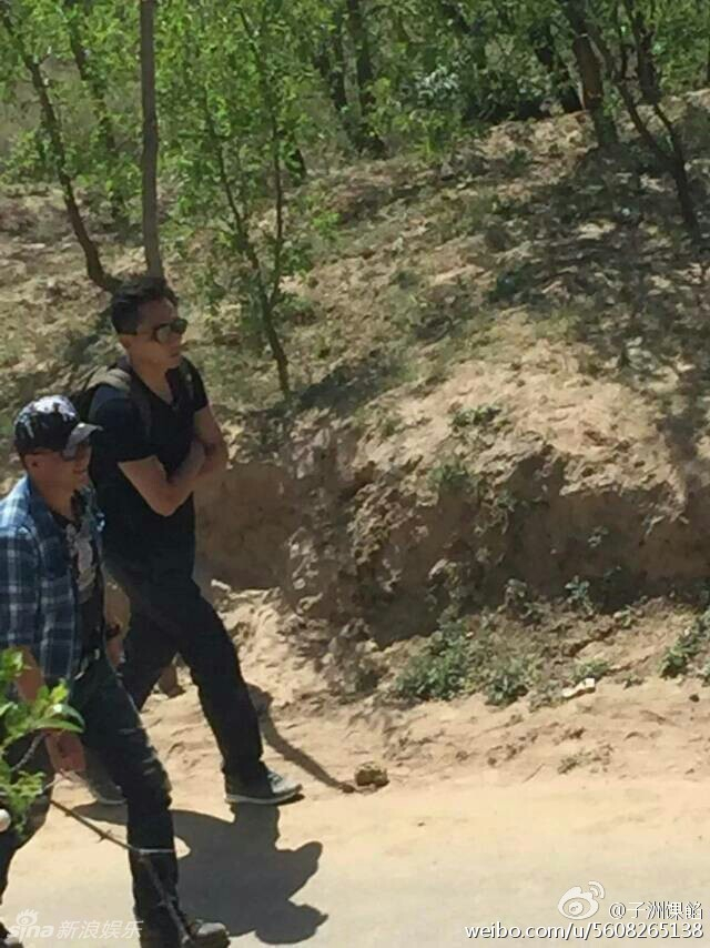 摄制组进山拍摄