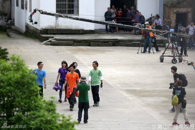 谢霆锋携羽泉马苏在安徽黄山黄村录锋味2