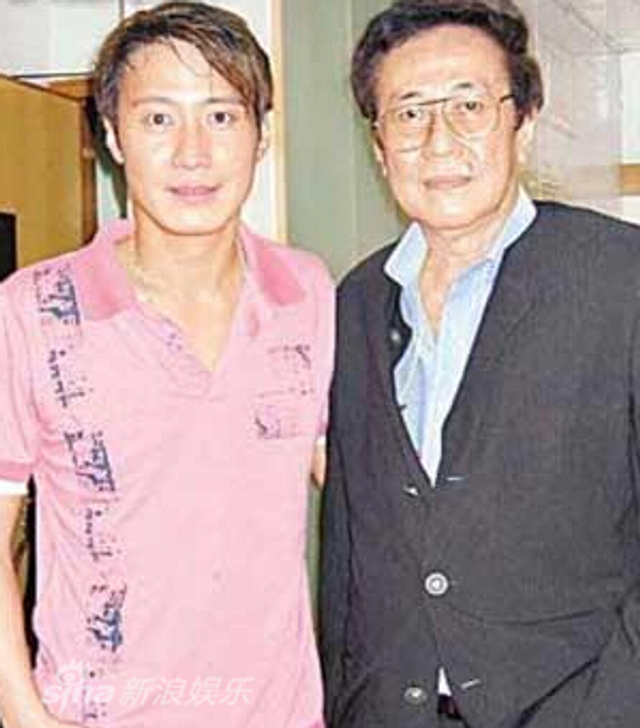 黎明和父亲，简直一个印版出来的