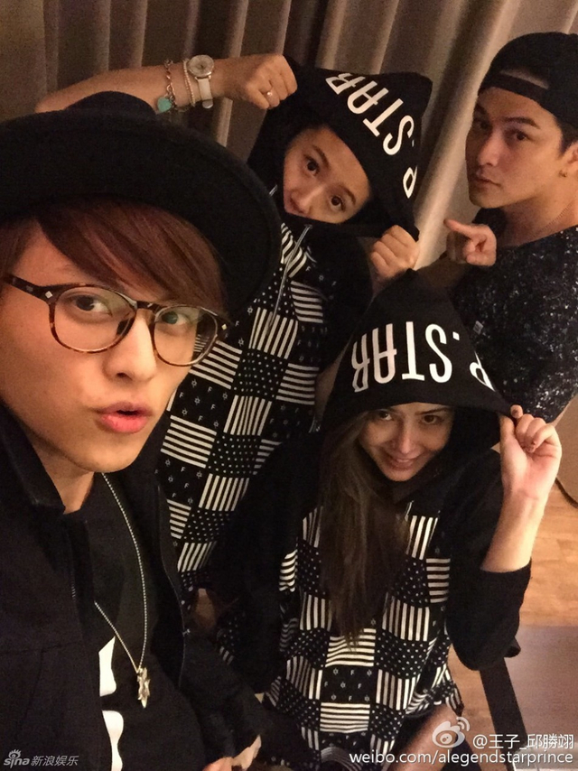 昆凌、王子和友人聚会