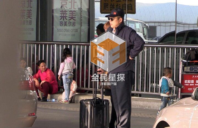 路边等车