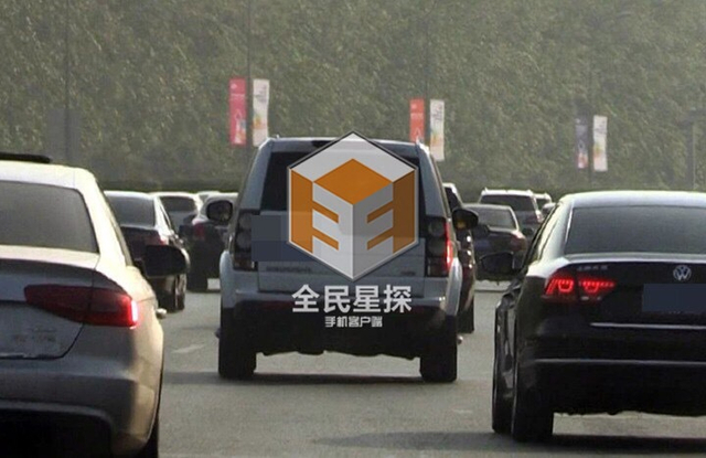 坐车离开