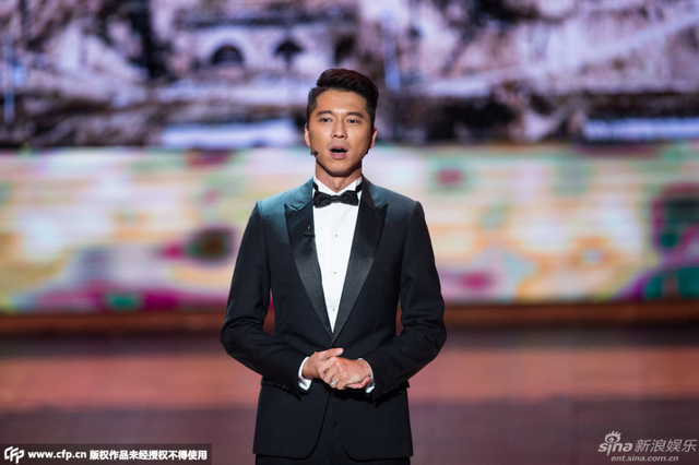 《平凡的世界》男主演王雷登台演讲