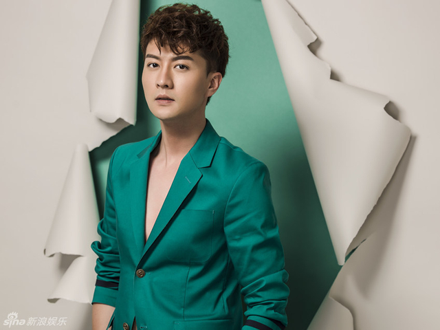 高仁曝光夏日写真 雕刻线条诠释硬朗男神_新浪图片