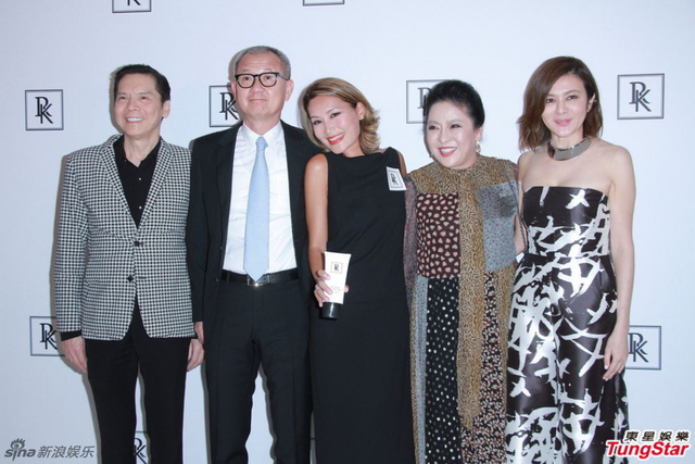 关之琳富商男友陈泰铭(左二)现身支持