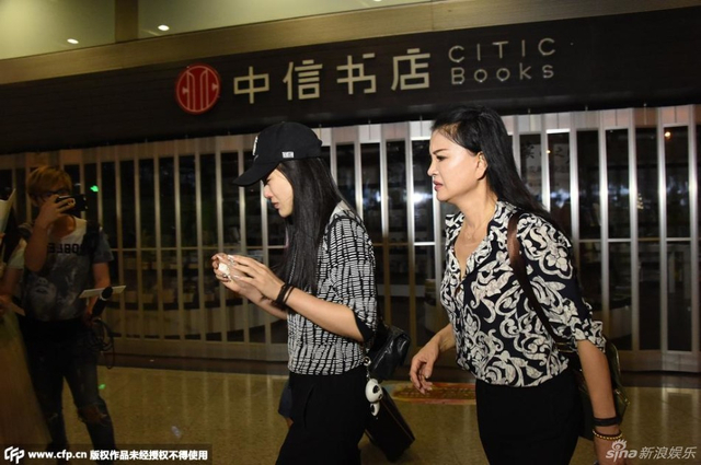 葛天获母亲陪伴