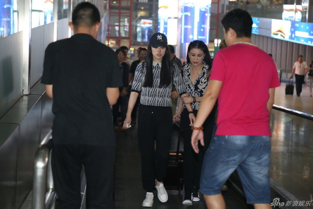 葛天现身被围堵