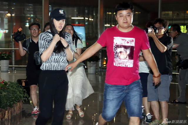 葛天现身被围堵