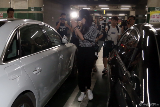 葛天现身被围堵