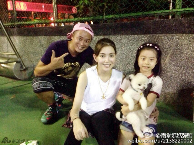 昆凌5月份陪周杰伦一众好友打球