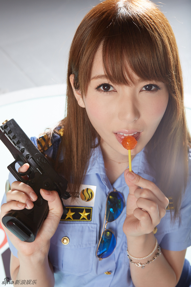 波多野结衣掏枪变女警