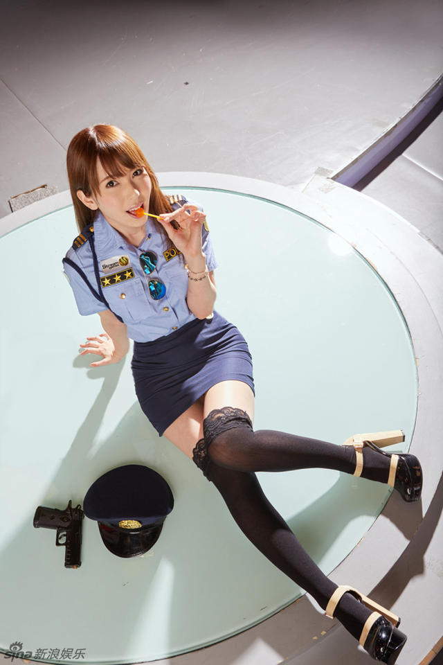 波多野结衣掏枪变女警