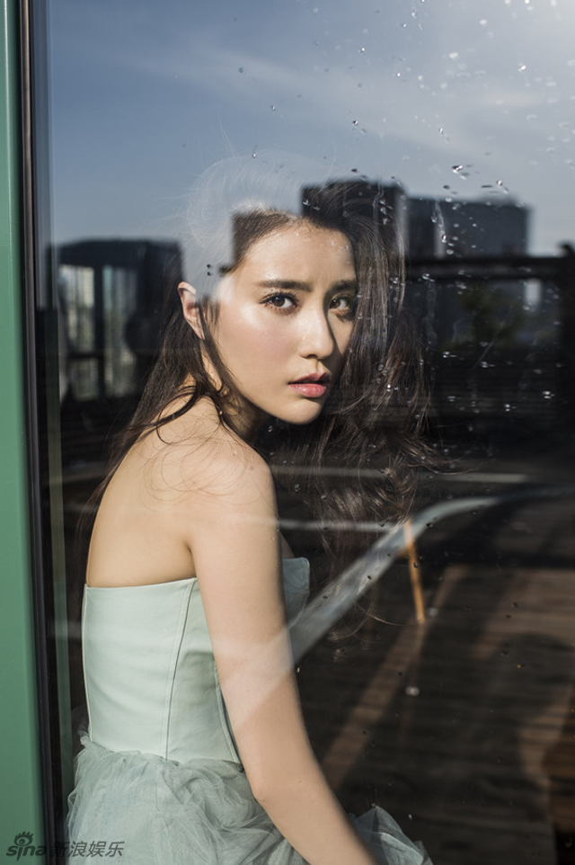 "轻水"鲍天琦纱裙飘逸