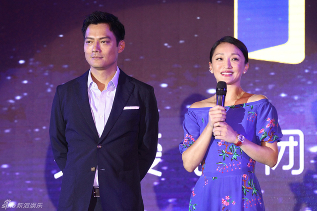高圣远、周迅夫妇登台致辞