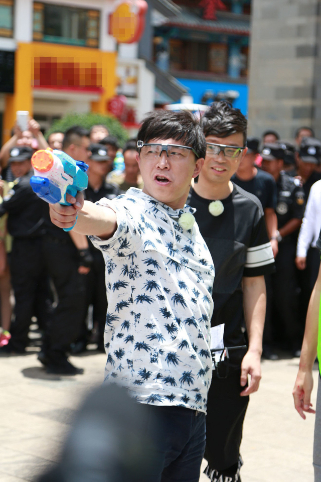 极限挑战男人帮拉飞机去度假 黄渤设圈套