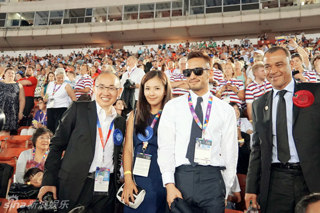 刘涛与潘石屹、中田英寿合影