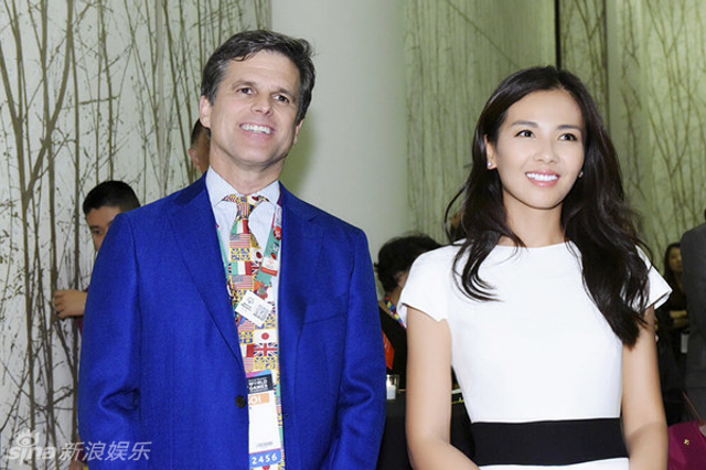 刘涛与特奥会主席蒂姆-施莱佛合影