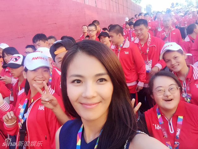 刘涛与中国代表团自拍合影