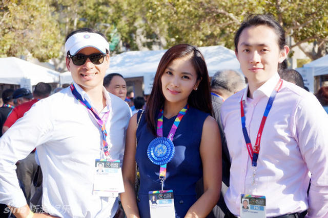 特奥大使刘涛出席开幕式藏青色套装庄重