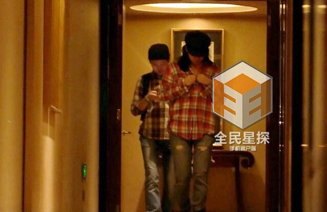 陈妍希也同样走出