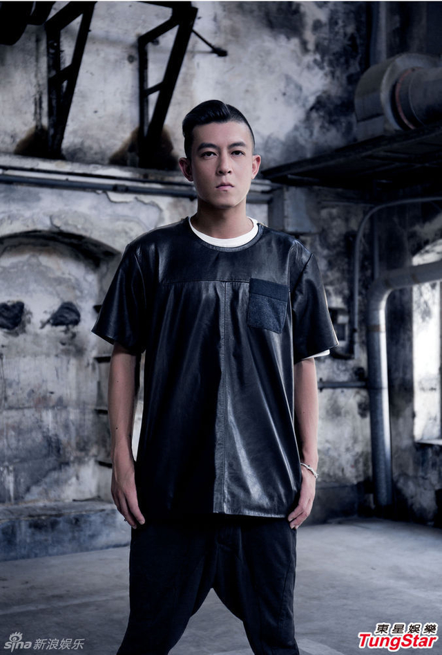 陈冠希最新皮衣写真曝光 风格不羁个性足