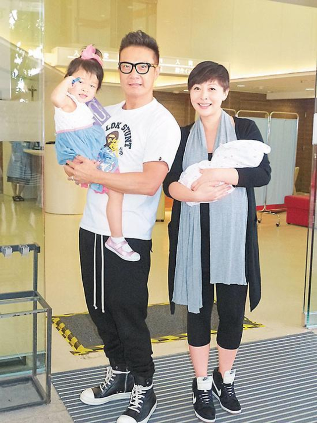 钱嘉乐接老婆出院:汤盈盈暂时不会拍剧